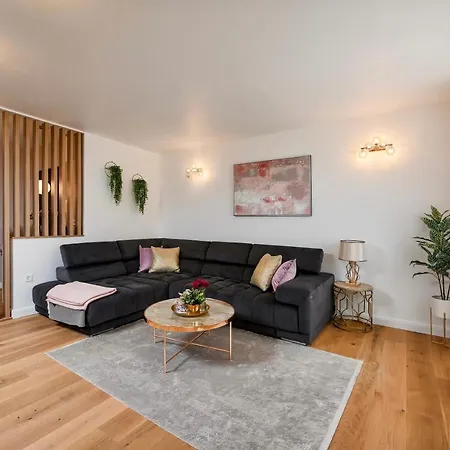 S Design Apartment *