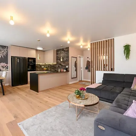 S Design Apartment *
